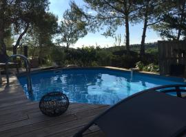 Villa en bordure de colline*piscine*clim*netflix, holiday home in Les Matelles