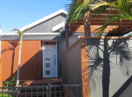 Two Palms, cheap hotel in Gisborne