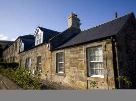 Harviestoun House, hotel with parking in Dollar