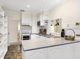 Francis Geelong 156, holiday rental in Belmont