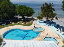 Hotel Coral: Skala Rachoniou şehrinde bir otel