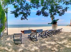 Beach Walk Boutique Resort, hotel near Crystal Bay Golf Club, Bangsaen