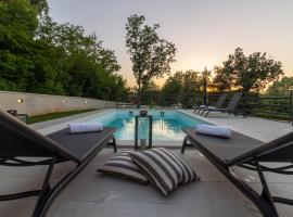 Beautiful villa Foska with private Pool near the beach、Marčanaの別荘