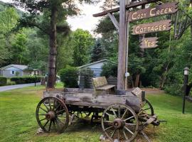 Cozy Creek Cottages – hotel w mieście Maggie Valley