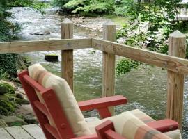 Cozy Creek Cottages, khách sạn 3 sao ở Maggie Valley