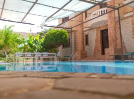 4 Bedroom superior family villa with private pool, 5 min from beach Abu Talat，亞歷山大的度假住所
