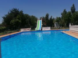 Camping Cubillas, glamping site in Cubillas de Santa Marta