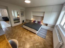Apartmán U Kolonády, Poděbrady, хотел в Подебради