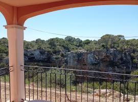 The Torrent's Observer Holiday Home ( Cala Pi ). Smart Tv. Netflix. Free Wifi, Hotel in Cala Pi