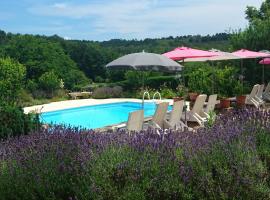 La Libellule and Le Papillon gites at Les Leroux, near Frayssinet-le-Gelat, hotel dengan parking di Frayssinet-le-Gélat