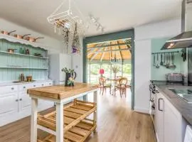 Pretty Three Bedroomed home near the Beach - Pass the Keys