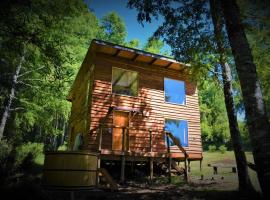 Proyecto COYAM, cabañas lofts, tinas privadas, sendero por el bosque, chalupa v destinaci Villarrica