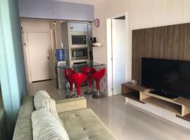 Apto 1 dorm frente mar, hotel in Balneário Camboriú