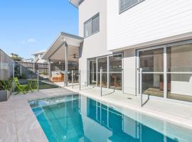 Pebbles at Casuarina Beach with Pool, semesterboende i Casuarina