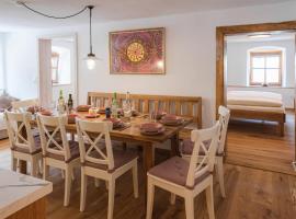 Gehobenes Ambiente in historischer Wohnung, budget hotel sa Walting