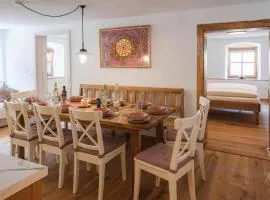 Gehobenes Ambiente in historischer Wohnung