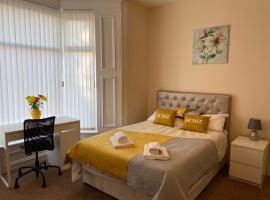 City Centre Ensuite Home - Free parking, near Uni & Hospital, gjestgiveri i Sunderland