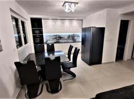 BARTOL LUXURY APARTMENTS KRK Croatia, with own HOT TUB - WHIRLPOOL, hotel em Krk