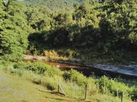 Maison F4 bord de rivière dans un hameau du village de Pruno en Haute Corse Dix min de la plage à Folelli