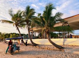 จวรีน ลอร์ด รีสอร์ท แอนด์ โฮเทล - Javarine Lord Resort&Hotel, hotel com piscina em Praia de Chao Lao