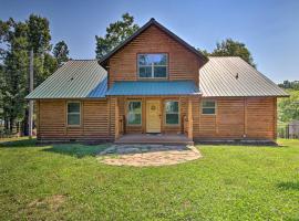 RuKaRaSa Cabin with Yard and Dock at Grand Lake, מלון בEucha