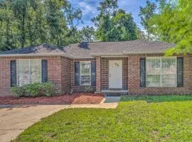 Cozy Pensacola Home with Yard 10 Mi to Dtwn!