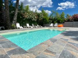 Chambres d'Hôtes Le Mas du Bijou Bleu, hotel u gradu Puget-sur Argens