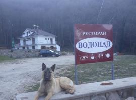 Vila Restaurant Vodopad, hotell sihtkohas Smolari