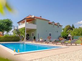 Holiday house Anetta with 5 bedrooms, hotel in Imotski