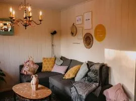 Chalet in Geel in quiet location by the water