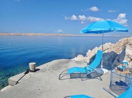 Studio MARE -30 m from a lonely beach, hotel sa Barić Draga