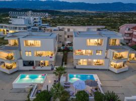 Apartments & Rooms Danivan Pool Villas, hotell i Novalja