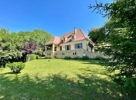 Villa Joséphine - Maison de Charme à Beynac, hotel en Beynac-et-Cazenac