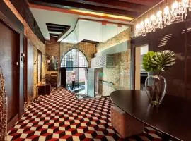 Charming House Iqs