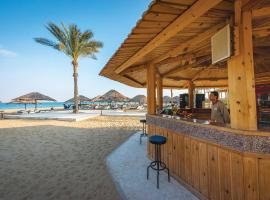 Palmera Chalets Owners Best Vacation Group Families only、アインソフナにあるMīnāh al- Adabīyahの周辺ホテル