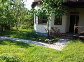 Boutigue city house with terrace and garden free parking, hotel near Turiba University, Rīga