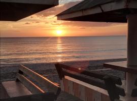 The Waterfront Beach Resort, resort in Morong