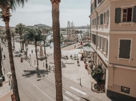 Grand studio, vue mer centre ville carte parking, hotel em Sanary-sur-Mer