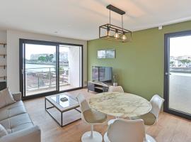 Vue panoramique mer et chenal même de la chambre 50m2 refait à neuf situation idéale en option garage fermé privé, hôtel à Les Sables-dʼOlonne