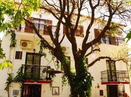 Atzanou Rooms