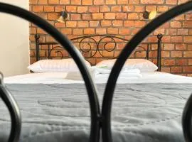 Copernicus Street Apartment - Broken Flowers and Twin Peaks