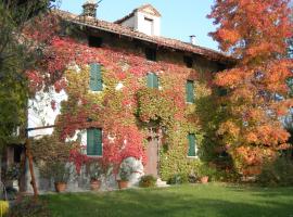 La casa del mandorlo - Patrimonio Unesco, ξενοδοχείο σε Castelnuovo