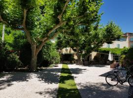 Logis Hotel Restaurant la Ferme, hotel em Avignon