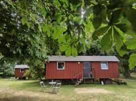 Schäferwagen auf dem Biogut-Saalkow, glamping site in Gustow