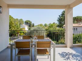 Luxurious and spacious apartment in the heart of the Côte d'Azur, hotel in Roquefort-les-Pins