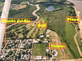 Cabañas Rincón del Río, hotel a Colón