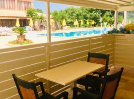 Yiannis Village Sidari studios-suites -apartments, hotel v destinaci Sidari