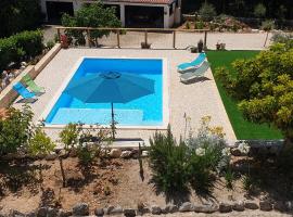 Casa dos Imos: Alvados'ta bir havuzlu otel