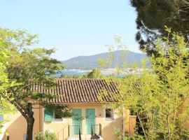 Chez Adriana Studio VUE MER avec Piscine, resort in Grimaud