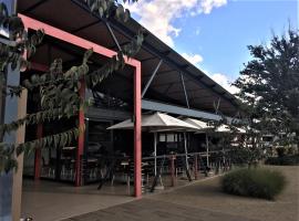 The Courtyard Guest House, hotel cerca de Galería Blou Donki, Clarens